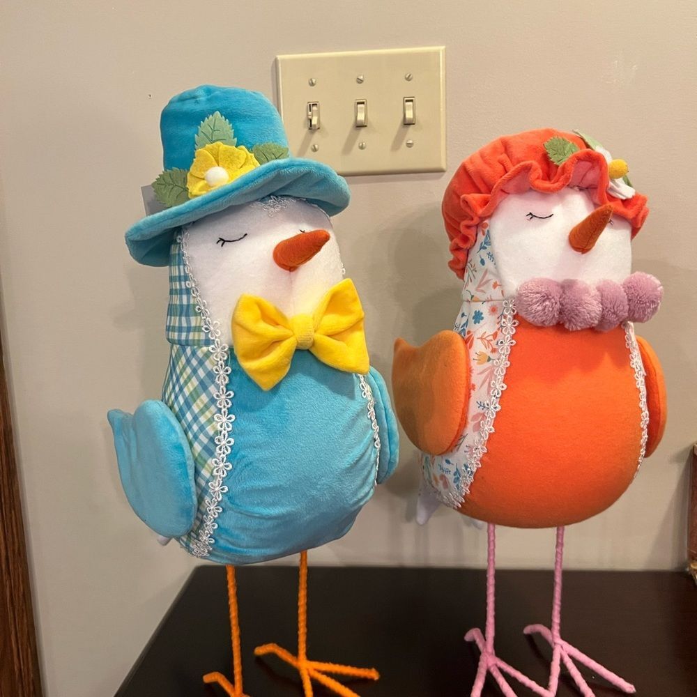 Way To Celebrate Easter Decor couple Fabric Bird Hat Figurine Small New with Tag